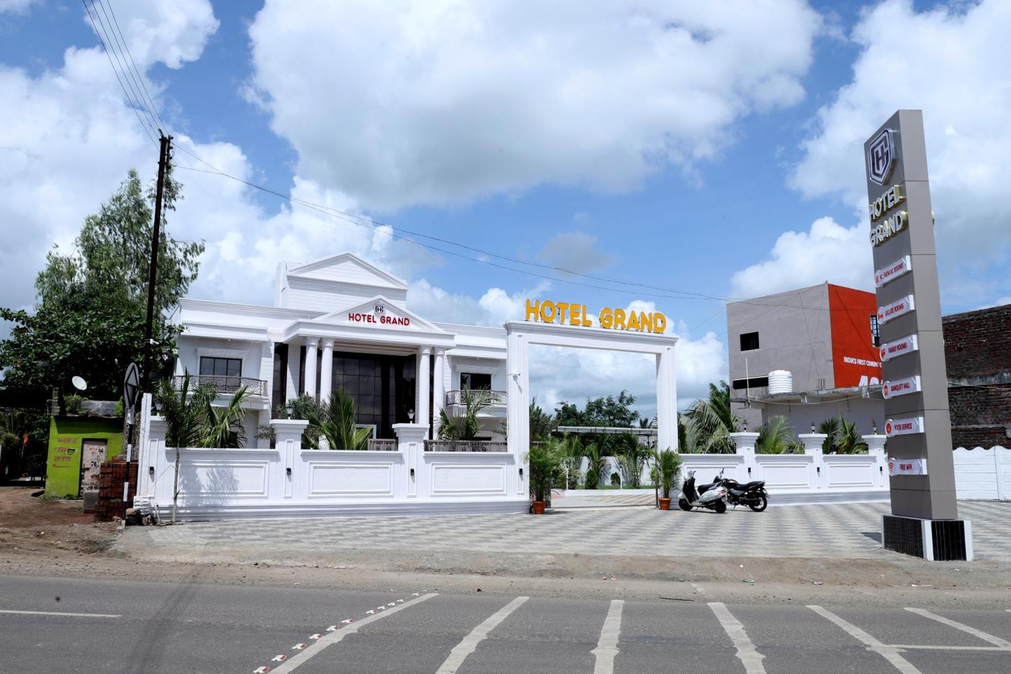 Hotel Grand Khuldabad 외부 사진