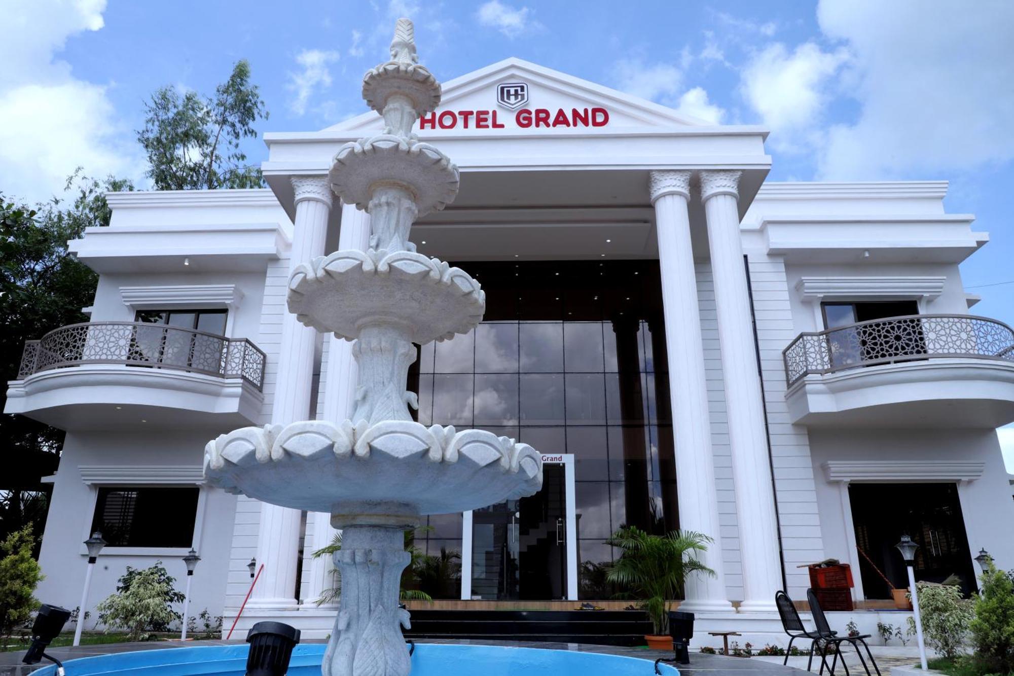 Hotel Grand Khuldabad 외부 사진